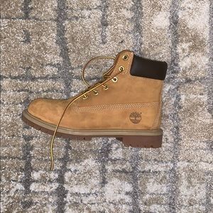 Timberland Boots,very lightly worn,GREAT condition